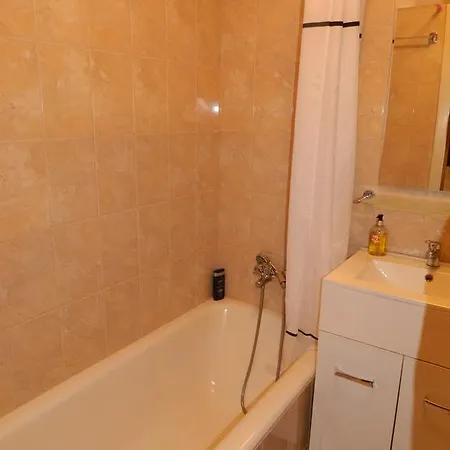 One O'clock Studio - Old Town Apartment